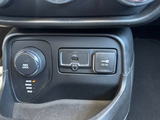 Used 2016 Jeep Renegade Limited AWD/4WD image 24
