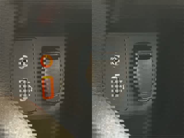 Used 2020 Nissan Versa SR image 25