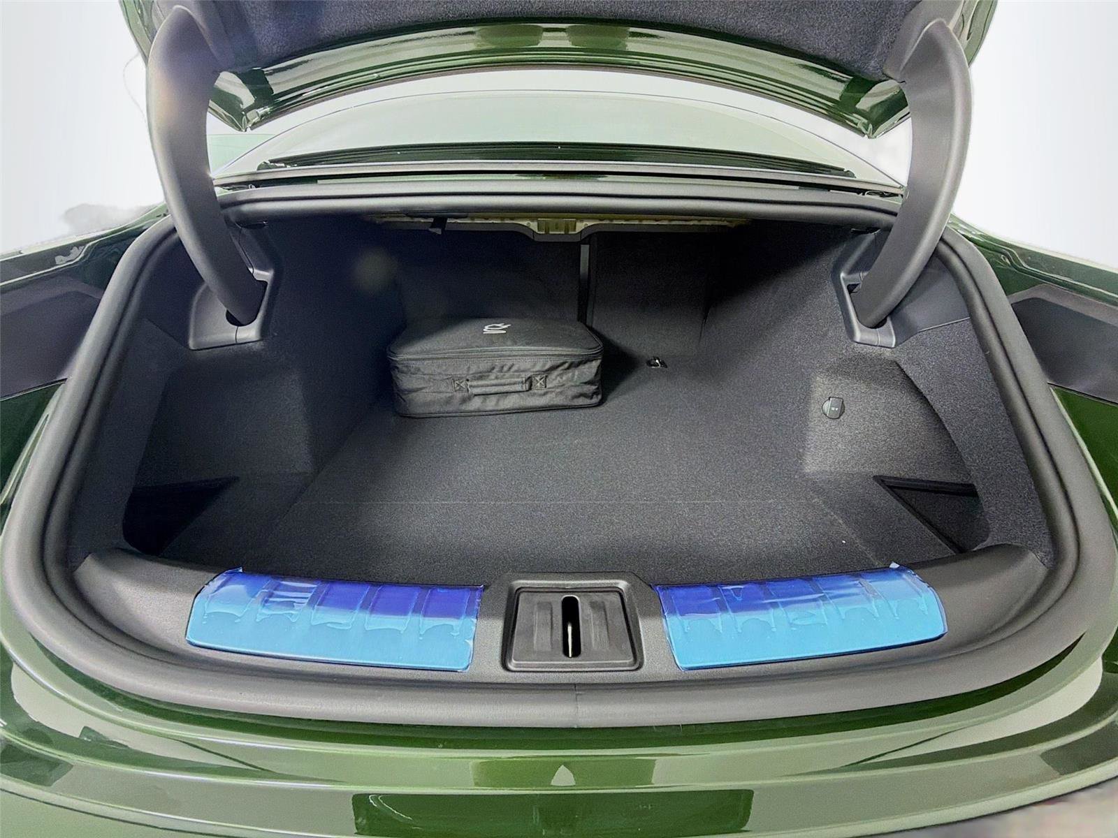 New 2025 Porsche Taycan image 18