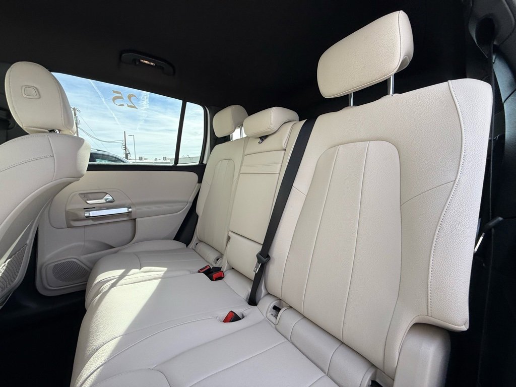 Used 2025 Mercedes-Benz GLB 250 image 7