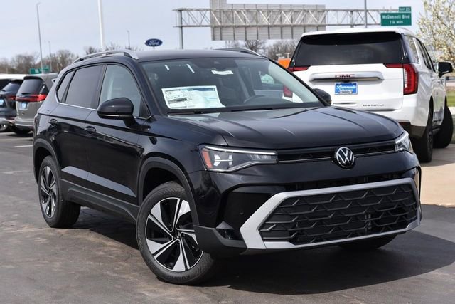 New 2026 Volkswagen Taos SE image 2