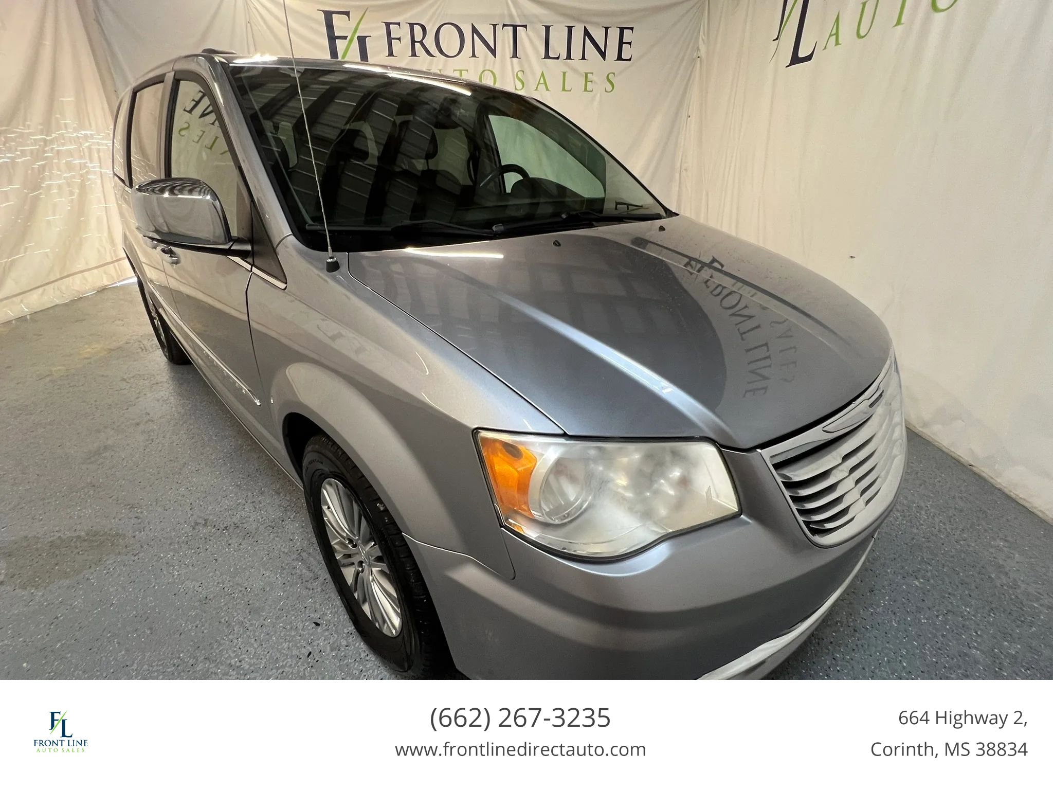 Used 2013 Chrysler Town & Country Touring-L w/ Driver Convenience Group FWD image 1