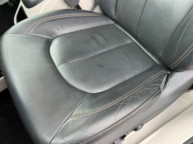 Used 2018 Chrysler Pacifica Touring-L Plus image 16