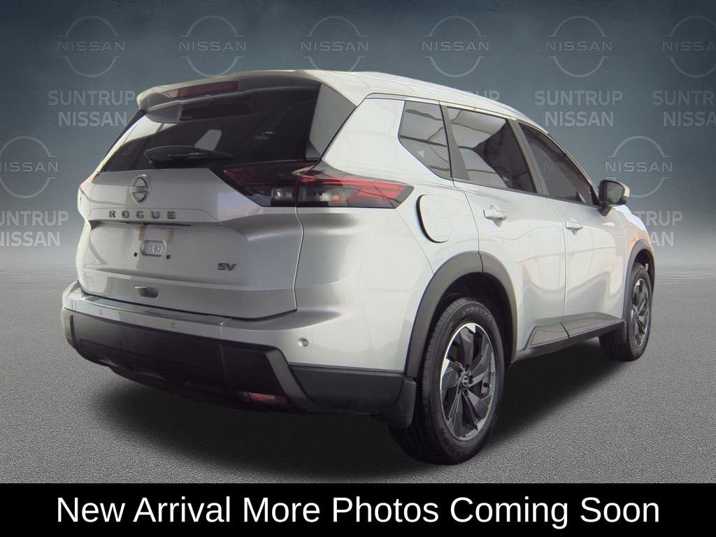 Used 2024 Nissan Rogue SV w/ SV Premium Package image 3