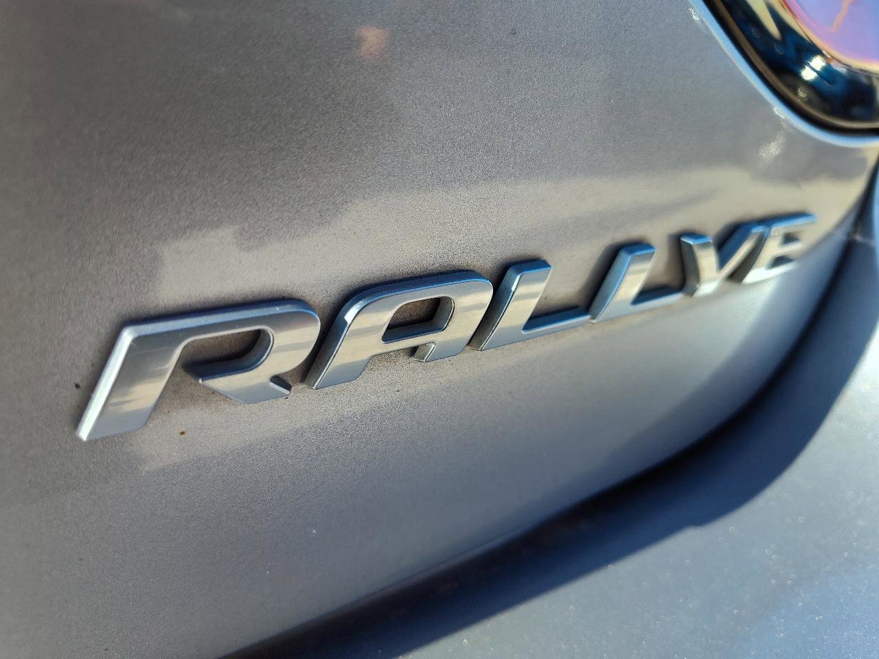Used 2015 Dodge Charger SXT RWD image 13