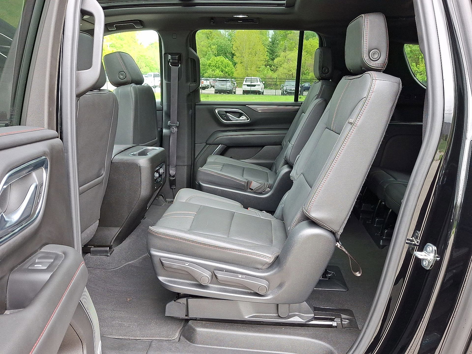 Certified 2023 Chevrolet Suburban RST w/ Sport Performance Package AWD/4WD image 20