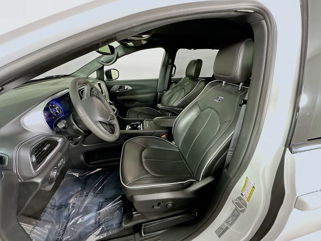 Used 2025 Chrysler Pacifica Limited FWD image 29
