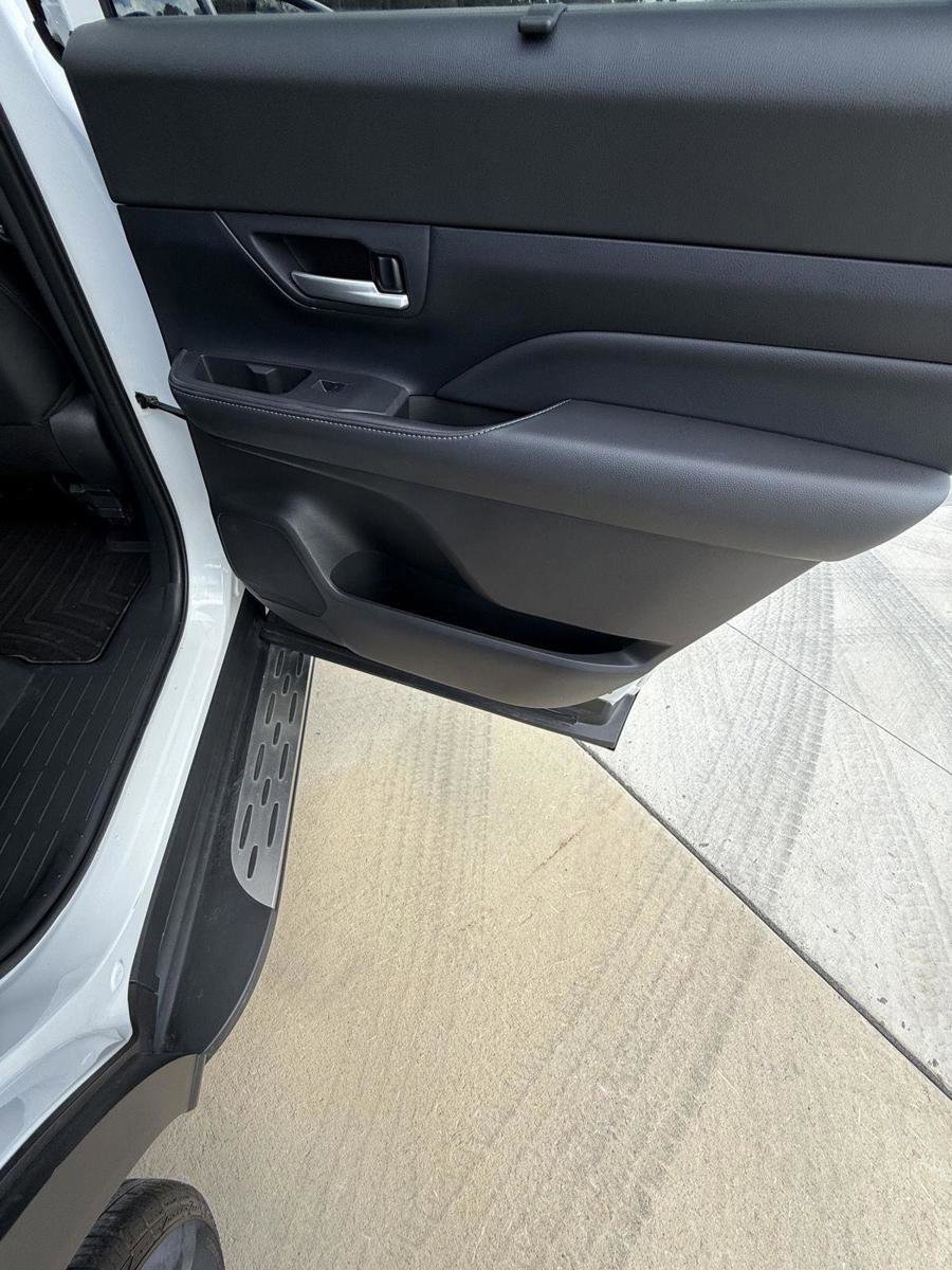 Used 2025 Toyota Grand Highlander AWD image 13
