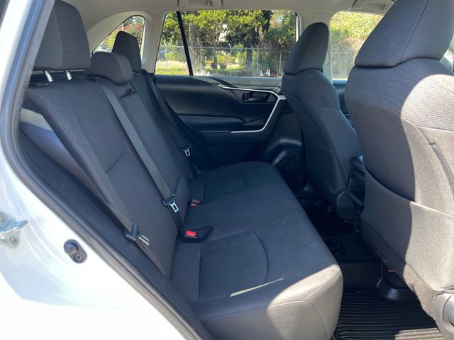 Used 2021 Toyota RAV4 LE FWD image 13