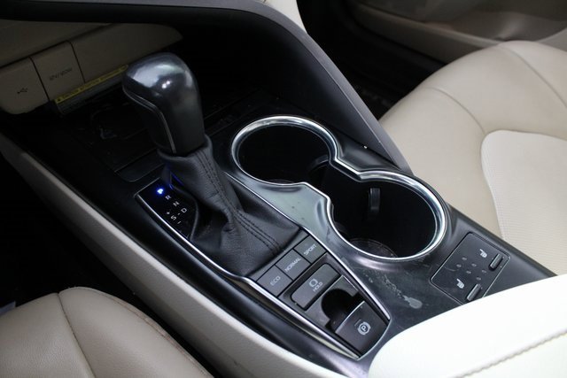 Used 2020 Toyota Camry XLE image 15