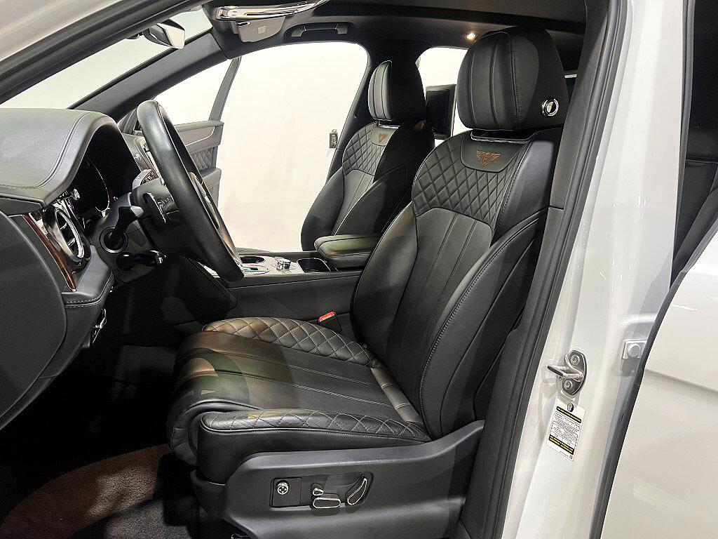 Used 2019 Bentley Bentayga image 11