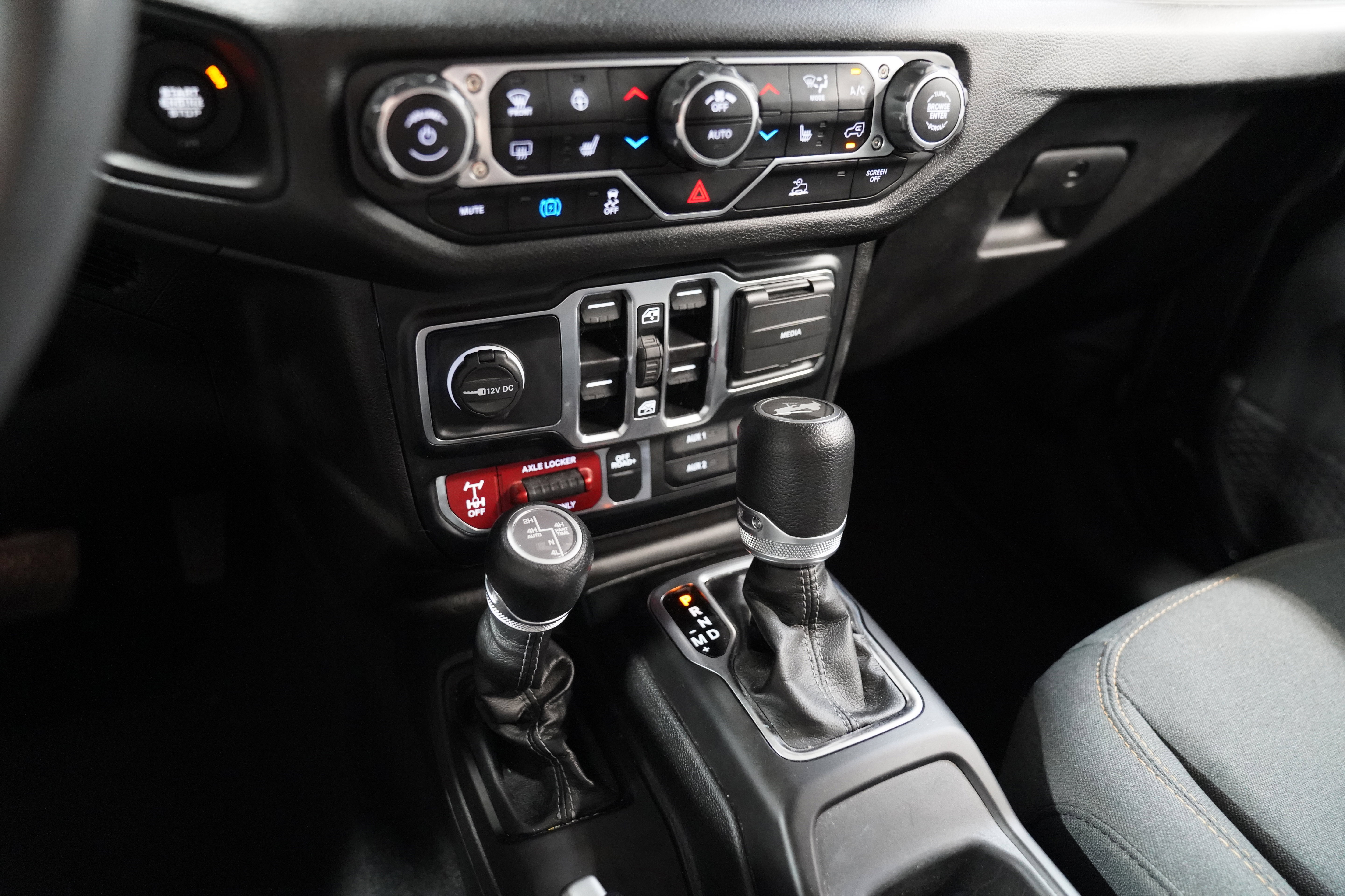 Used 2024 Jeep Wrangler Unlimited AWD/4WD image 26