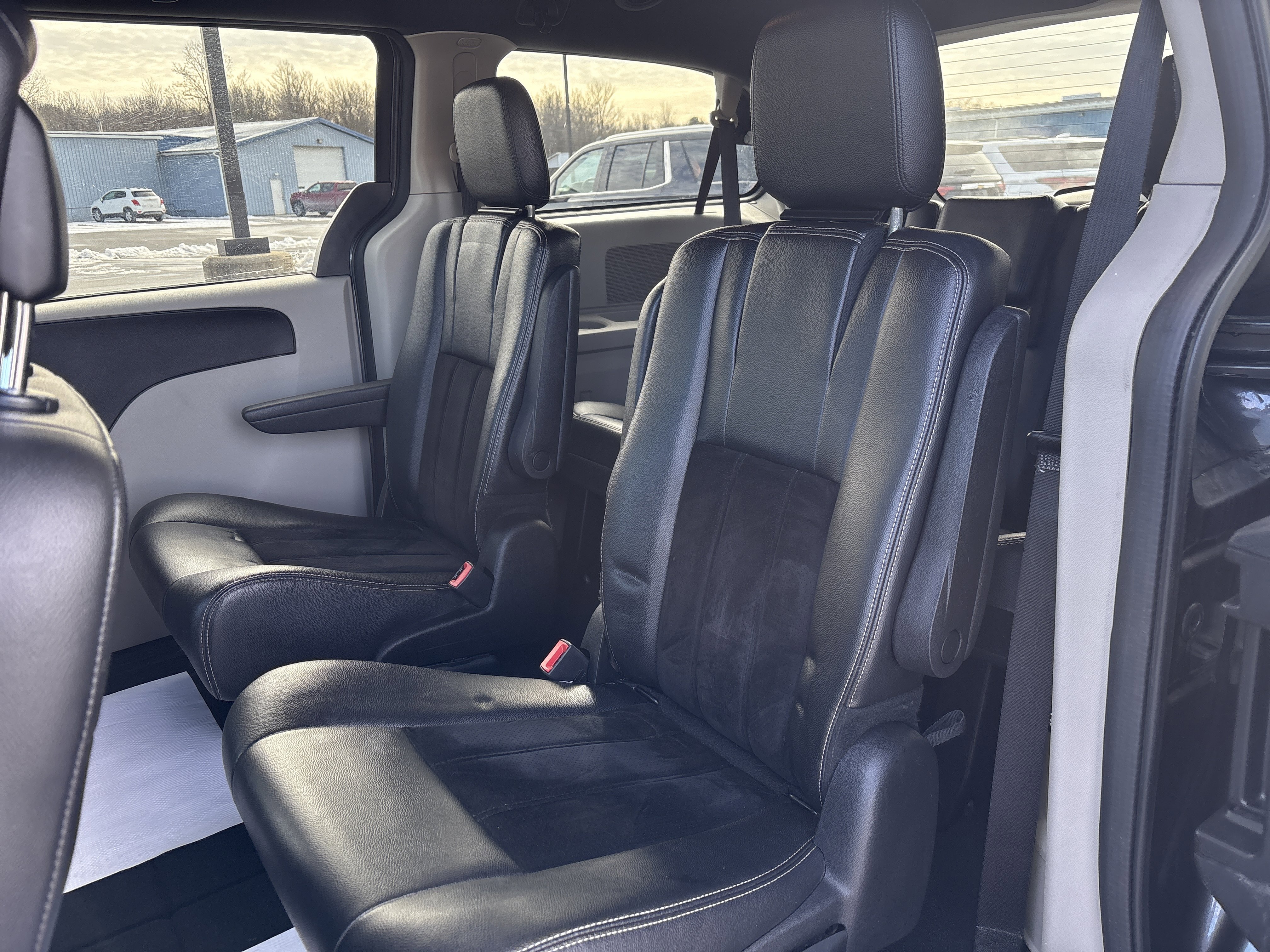 Used 2018 Dodge Grand Caravan SXT image 13