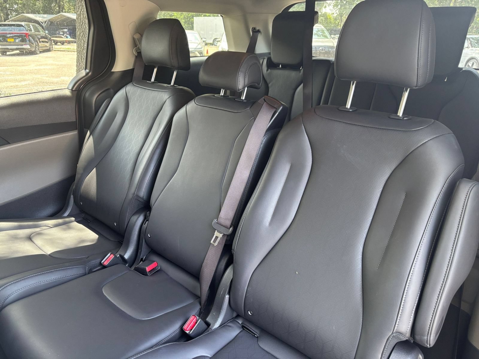 Used 2026 Kia Carnival FWD image 40