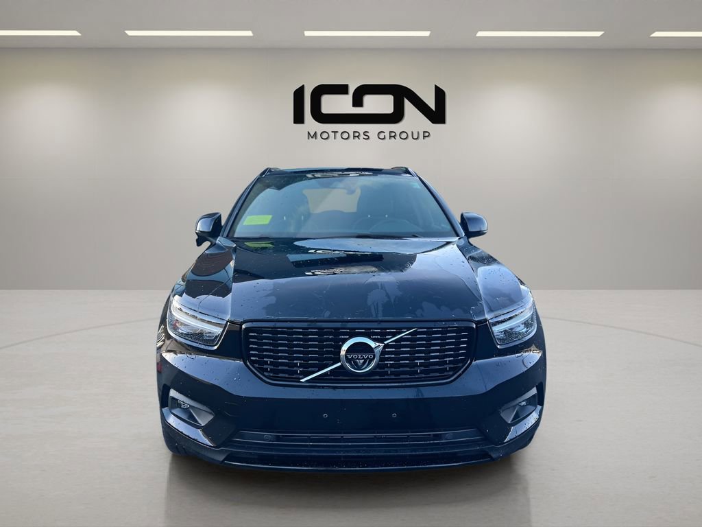 Used 2020 Volvo XC40 T5 R-Design image 2