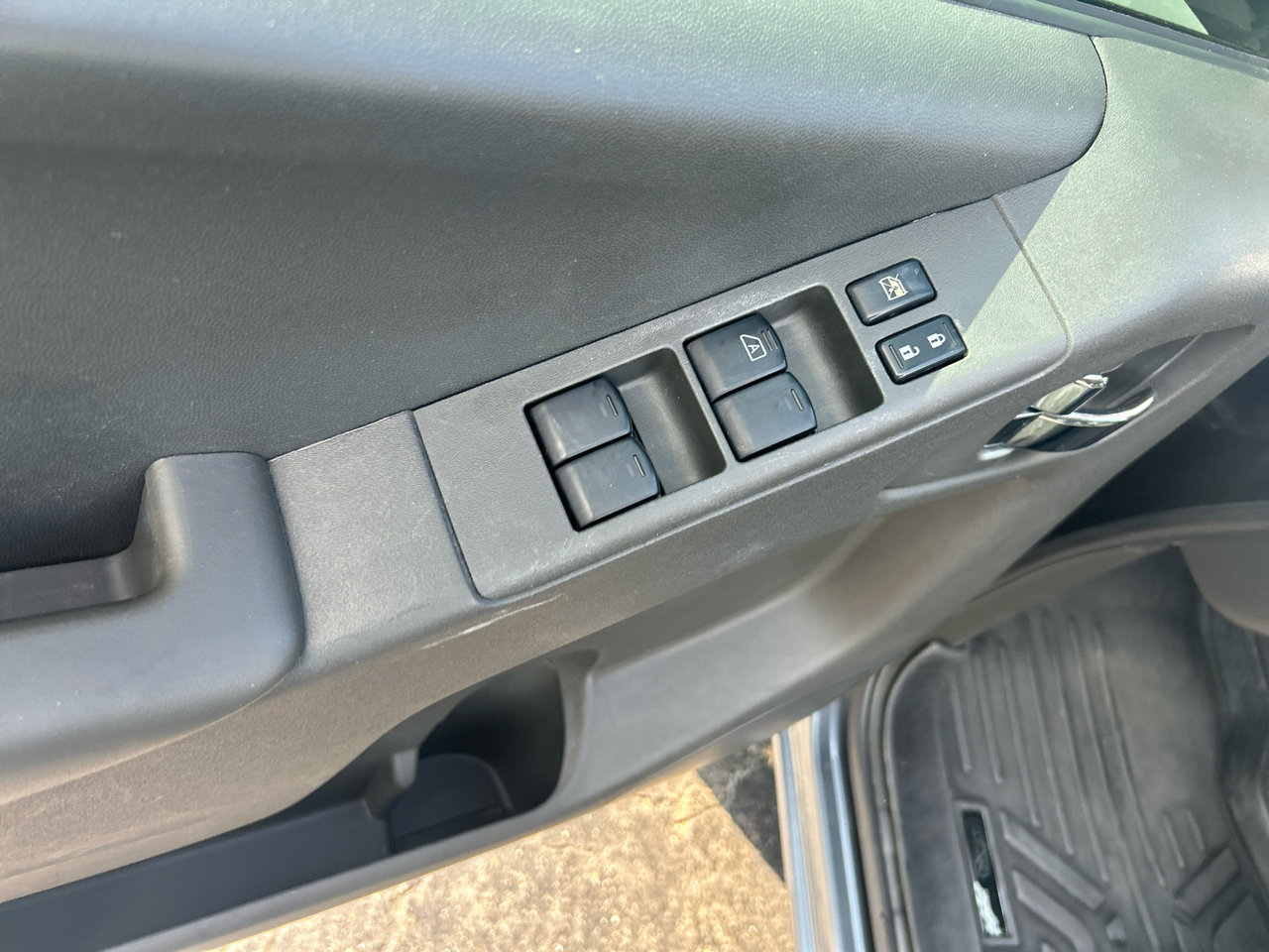 Used 2018 Nissan Frontier PRO-4X image 15