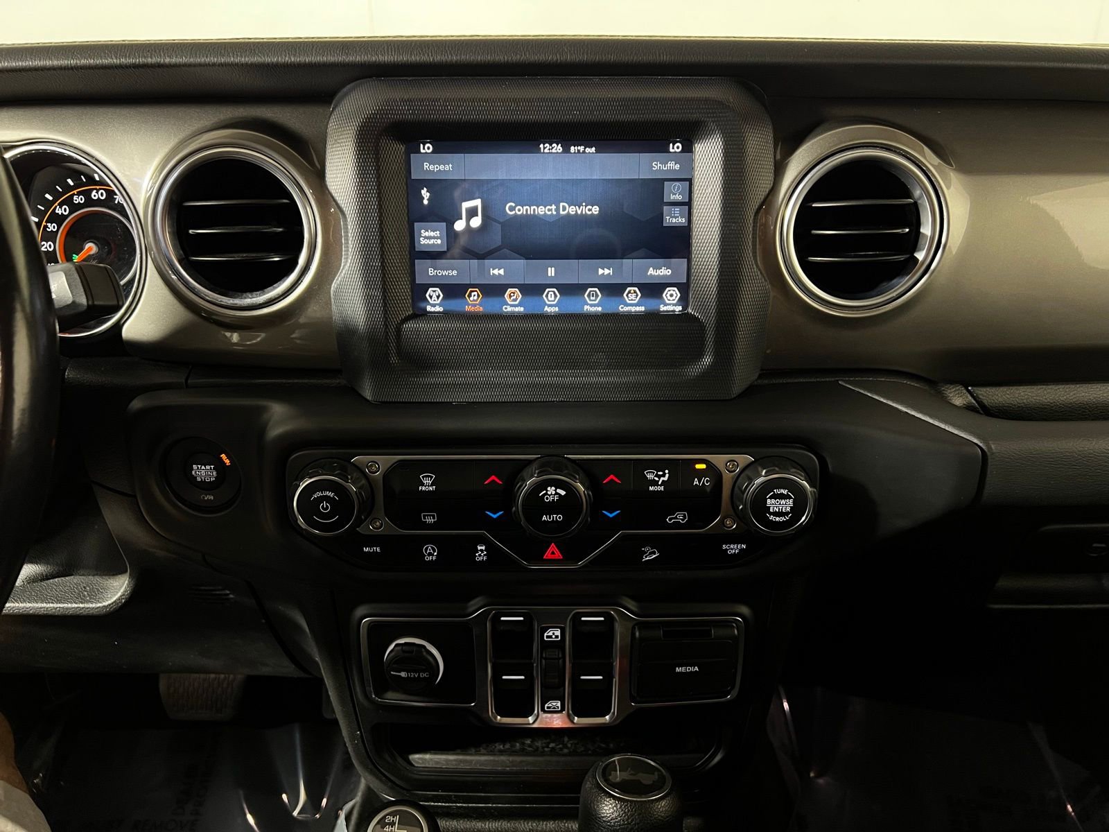 Used 2020 Jeep Wrangler Unlimited Sahara image 17