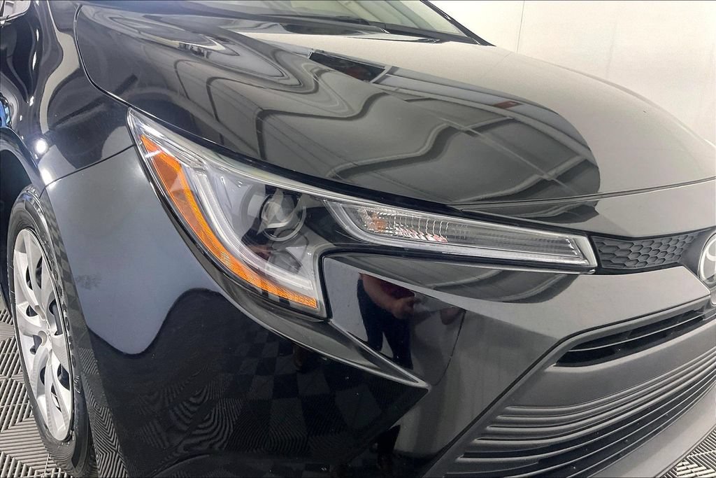 Used 2025 Toyota Corolla LE FWD image 38