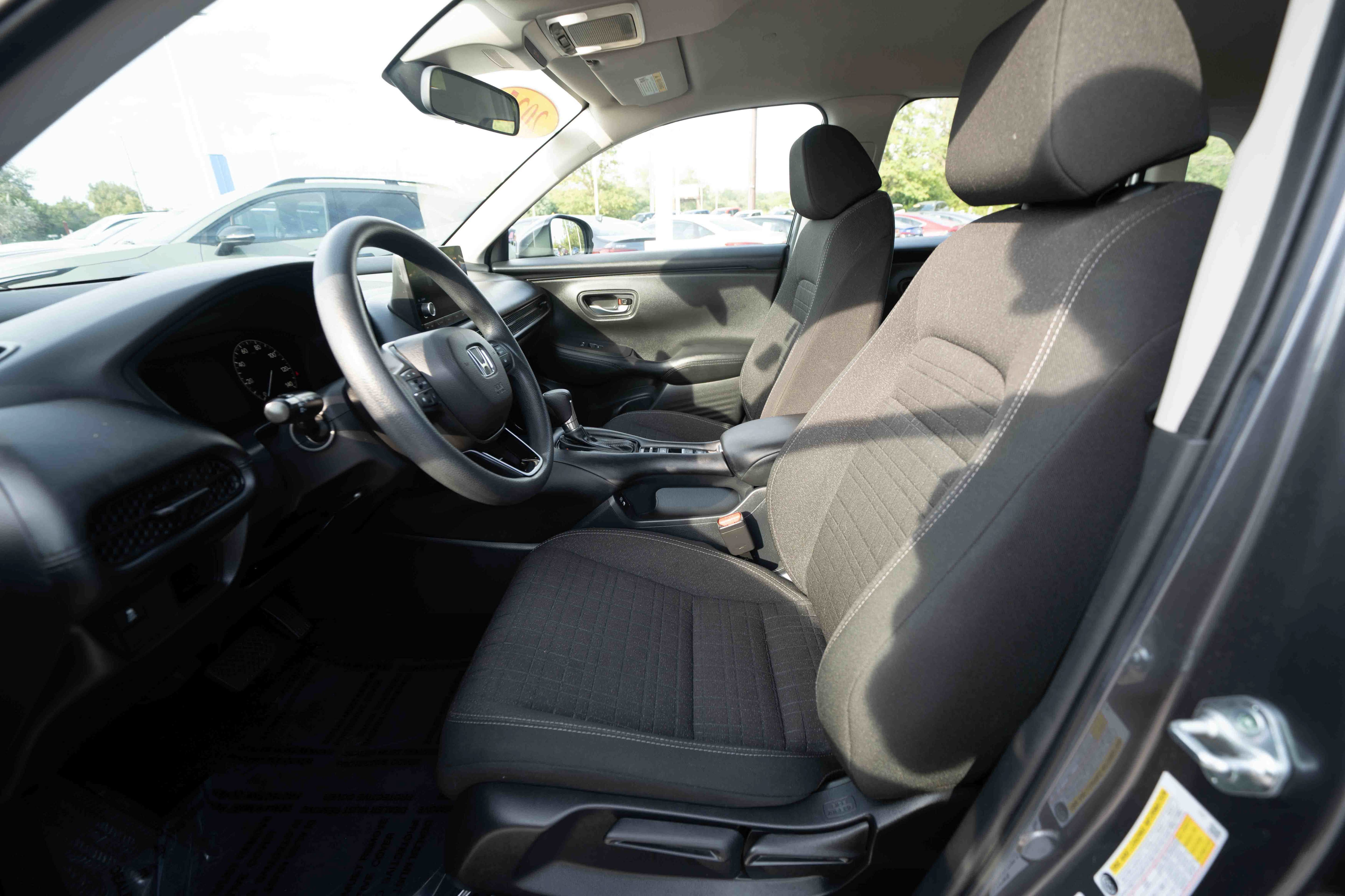 Certified 2025 Honda HR-V LX image 9