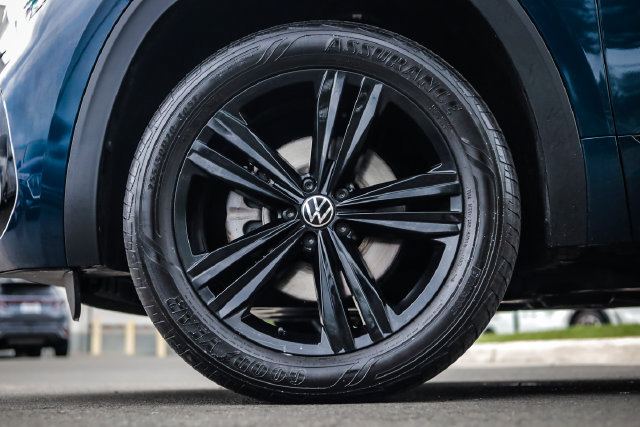 Used 2022 Volkswagen Atlas SEL R-Line AWD/4WD image 16