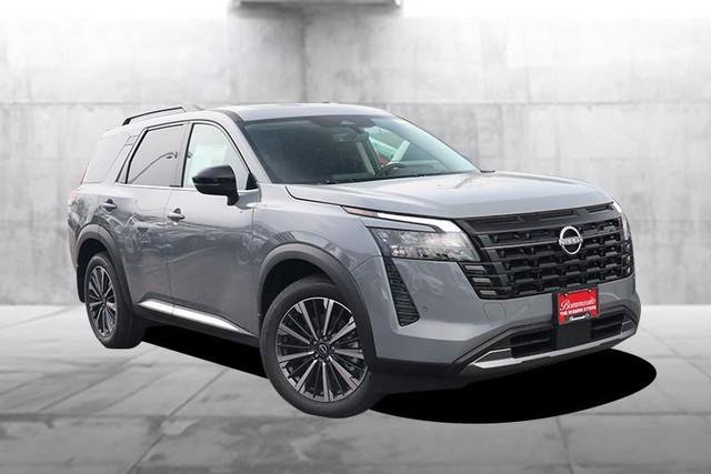 Used 2026 Nissan Pathfinder Platinum AWD/4WD image 2