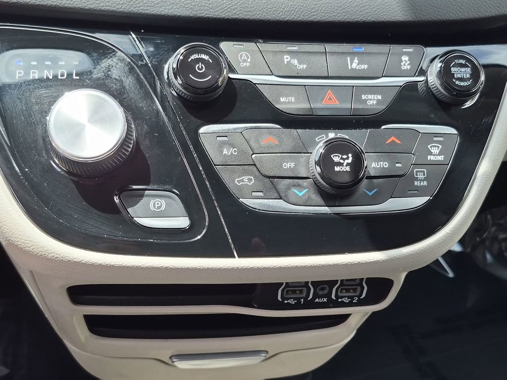 Certified 2023 Chrysler Pacifica Touring-L FWD image 20
