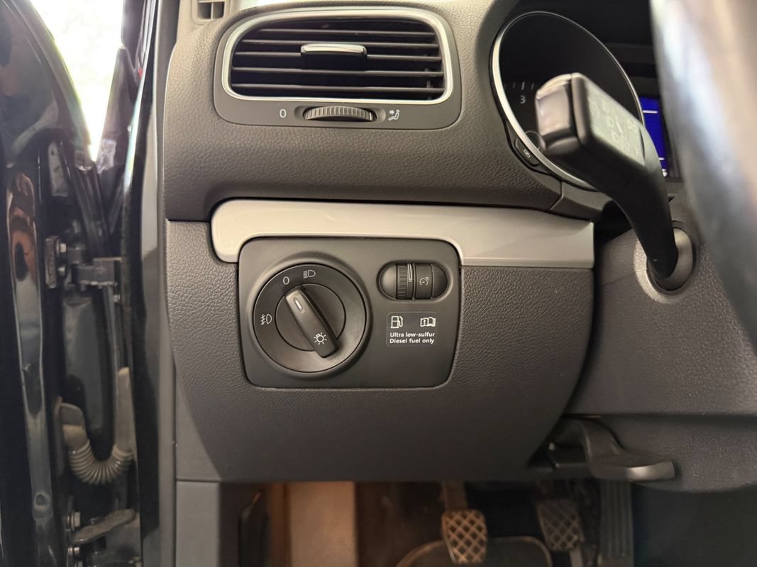 Used 2012 Volkswagen Golf TDI FWD image 16