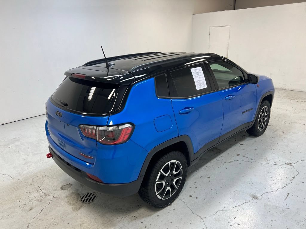 Used 2024 Jeep Compass Trailhawk AWD/4WD image 3