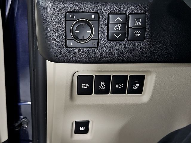 Used 2023 Lexus GX 460 Luxury w/ Sport Design Package AWD/4WD image 28