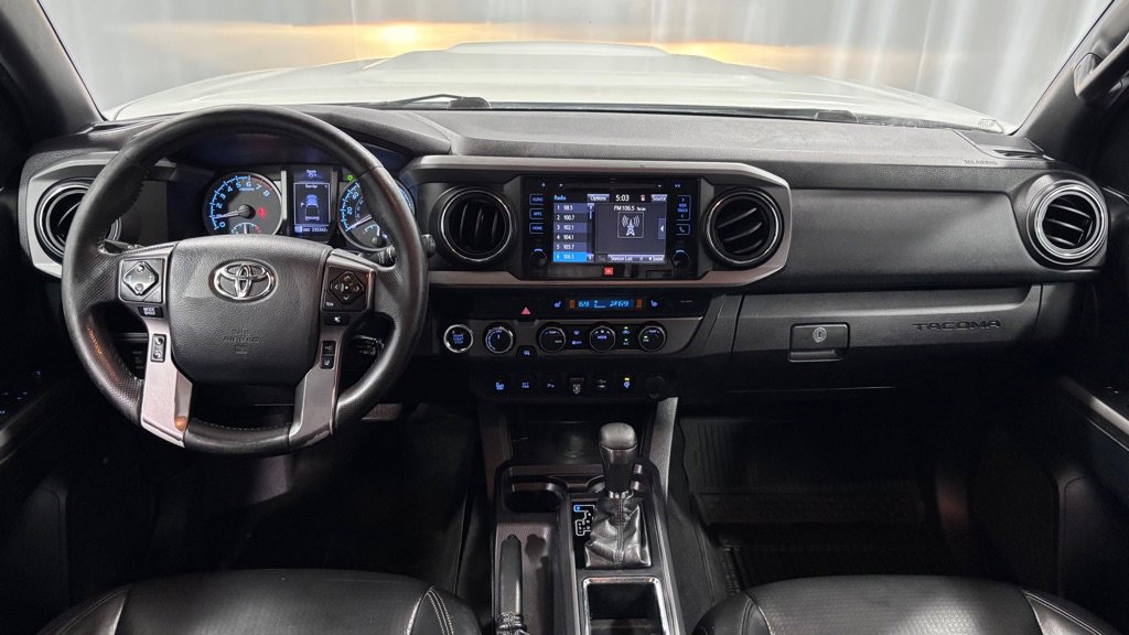 Used 2019 Toyota Tacoma TRD Sport AWD/4WD image 10