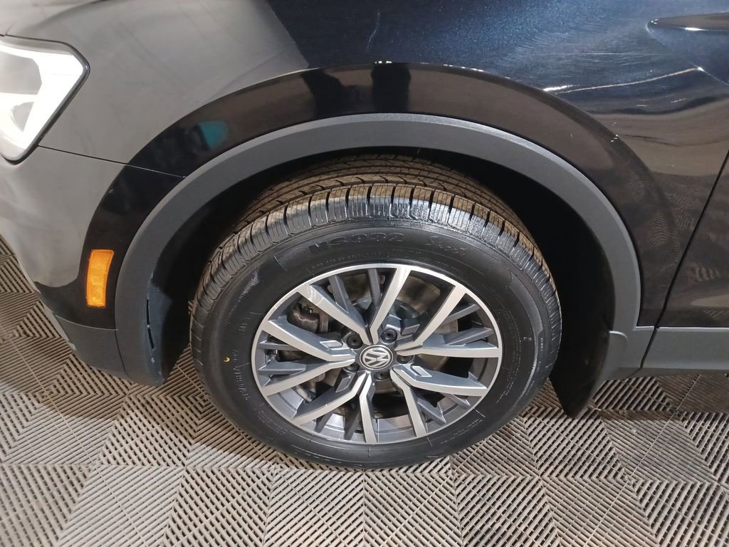 Used 2020 Volkswagen Tiguan SE w/ Panoramic Sunroof Package AWD/4WD image 19