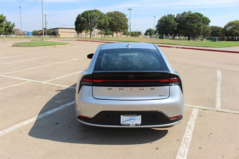 Used 2024 Toyota Prius LE FWD image 4