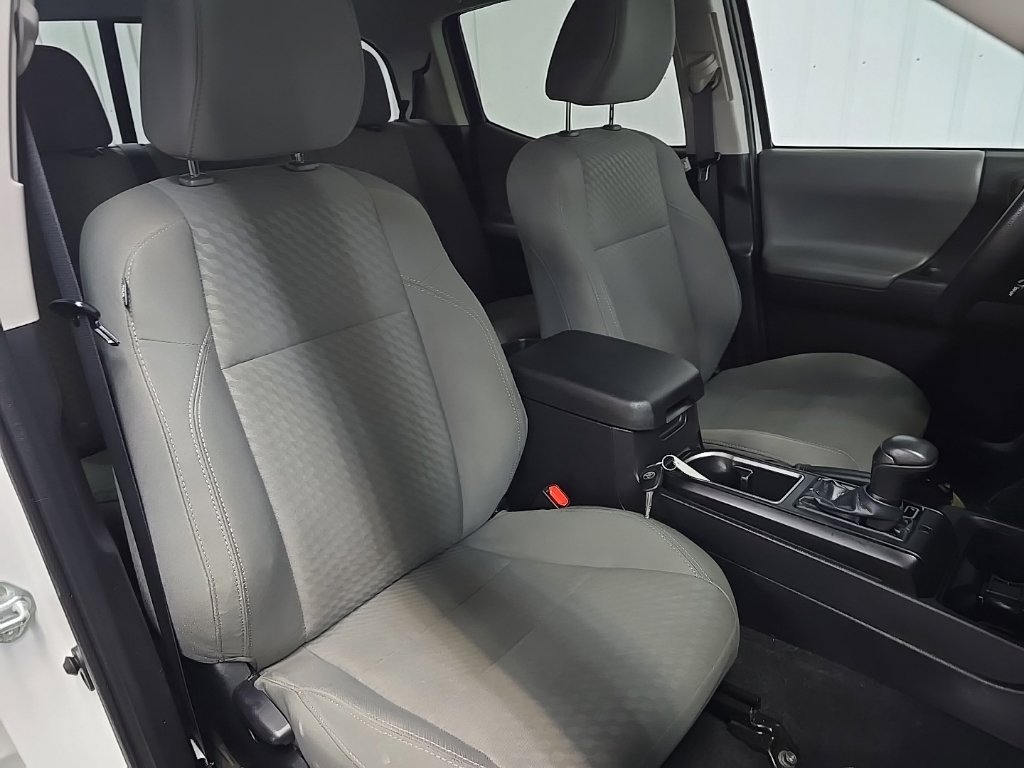 Used 2022 Toyota Tacoma SR AWD/4WD image 14
