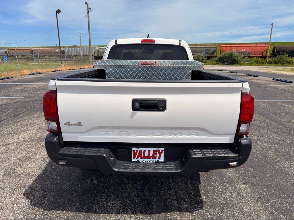 Used 2022 Toyota Tacoma SR AWD/4WD image 7