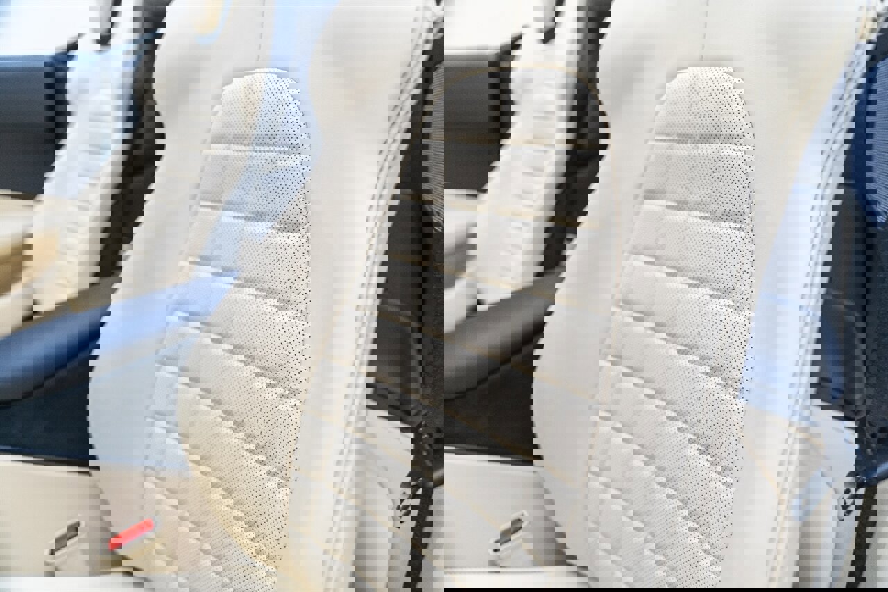 Used 2025 Ferrari Roma Spider image 34