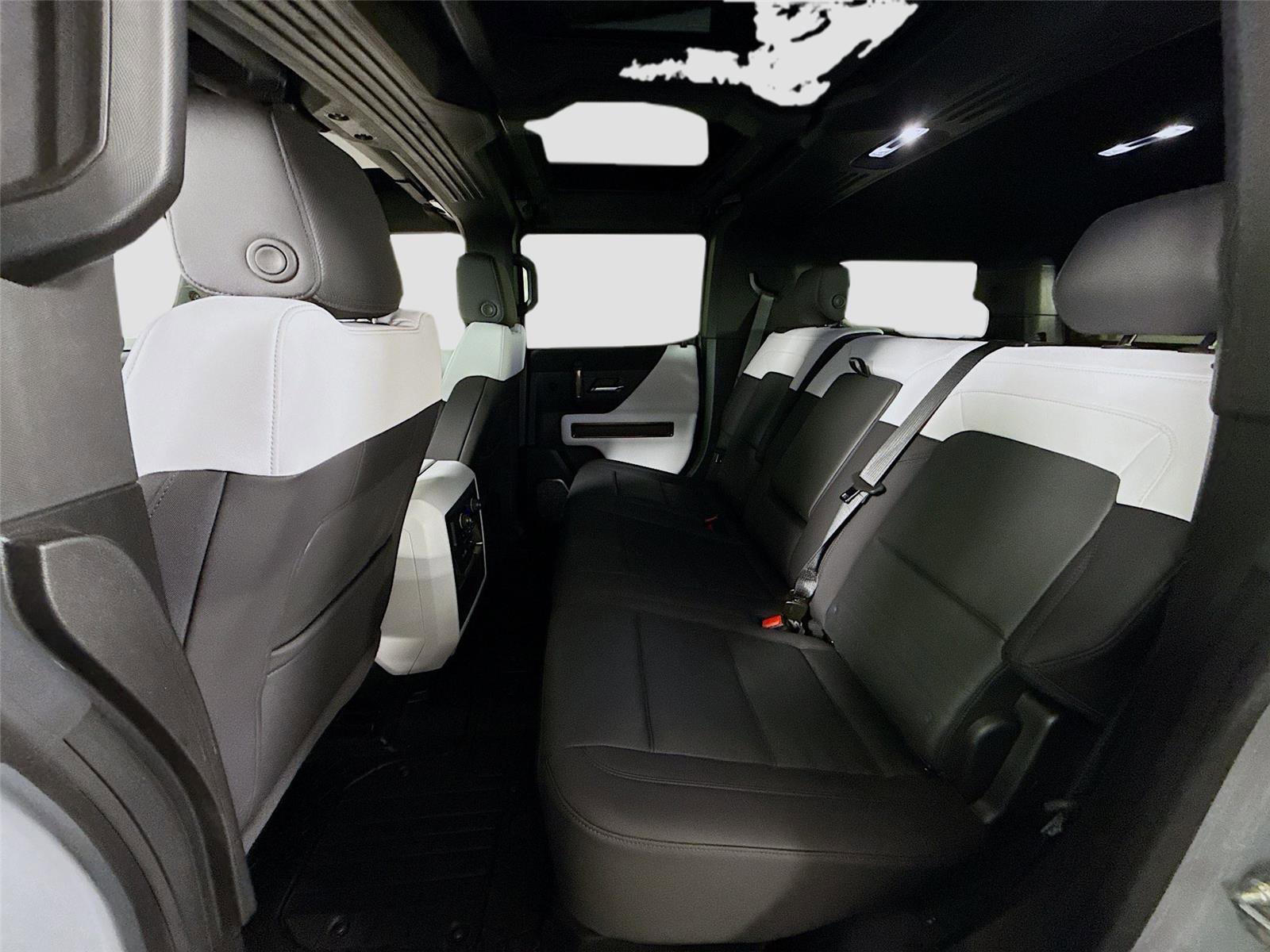 Used 2024 GMC Hummer EV 2X w/ Extreme Off-Road Package image 17