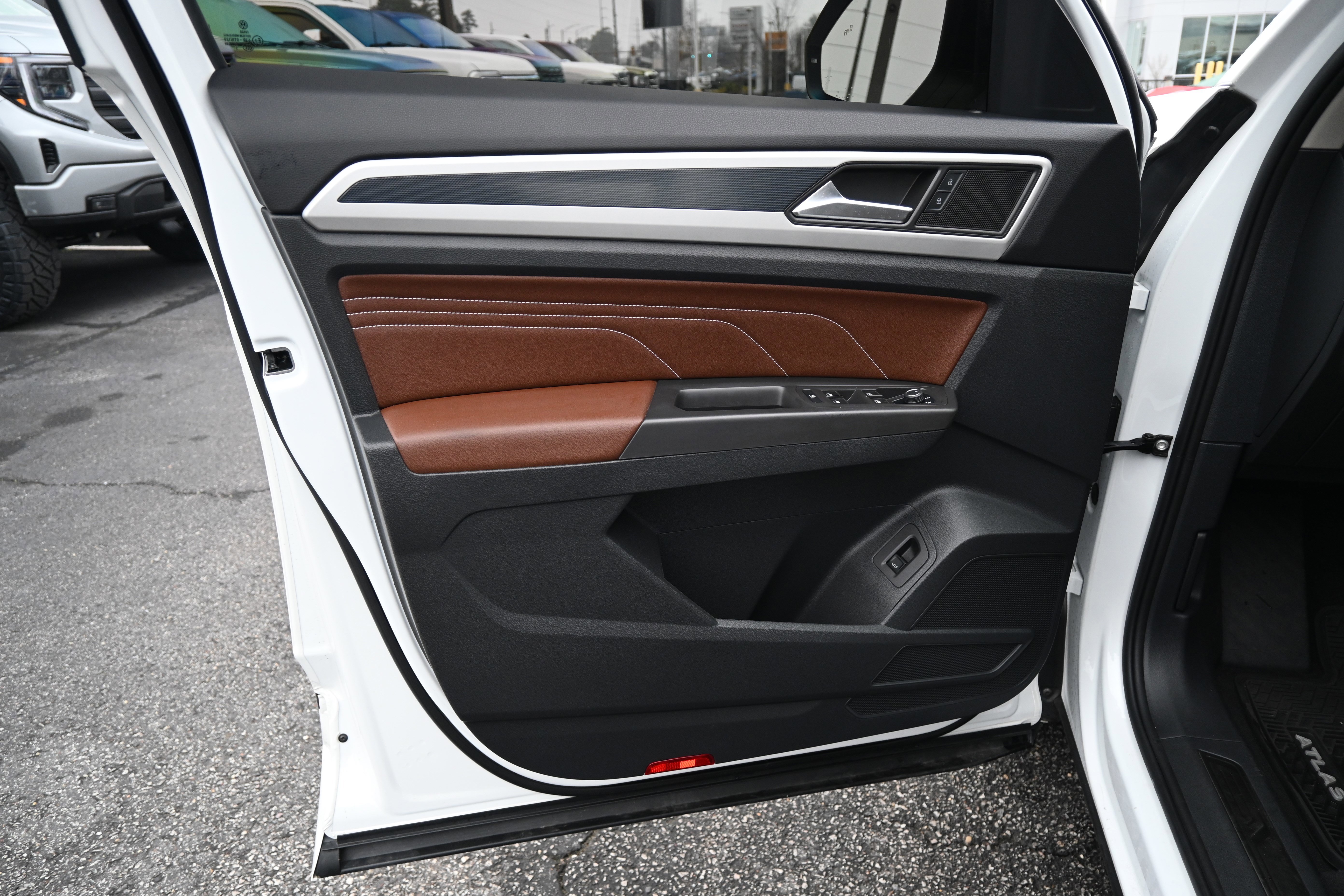 Used 2023 Volkswagen Atlas SEL R-Line image 15