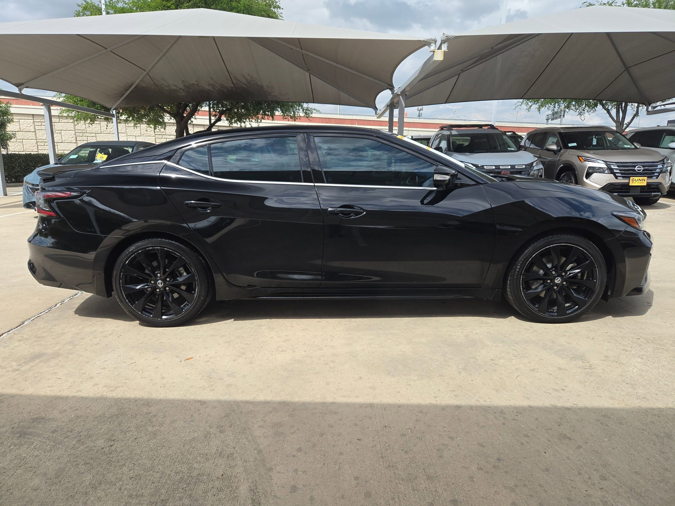 Used 2021 Nissan Maxima SR w/ Sport Mat Group FWD image 2