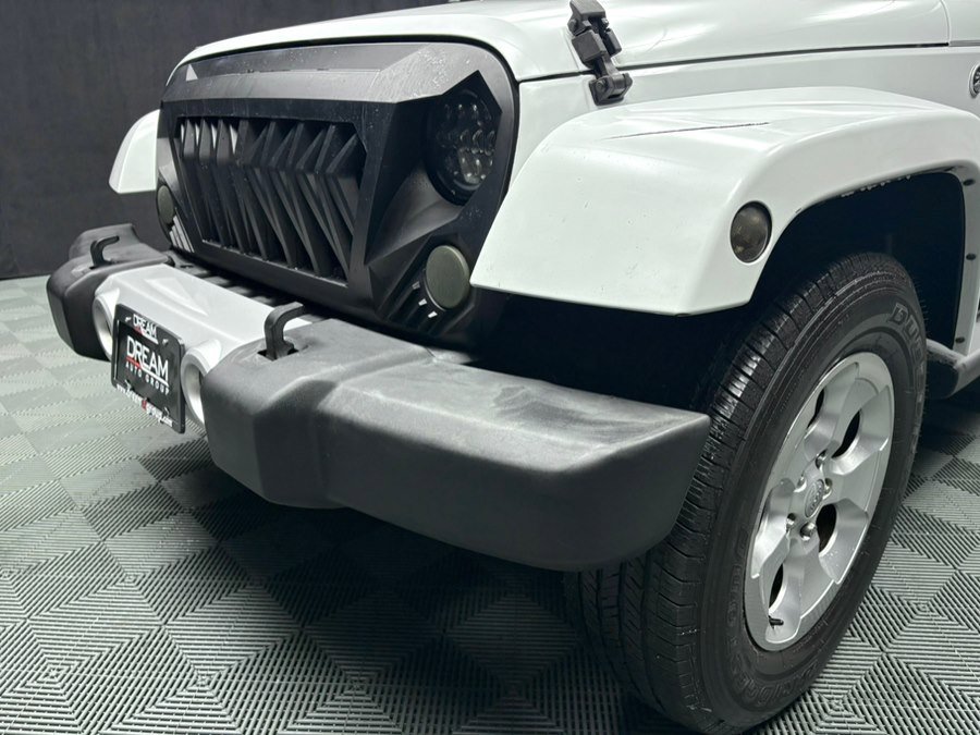 Used 2015 Jeep Wrangler Unlimited Sahara w/ Dual Top Group image 12
