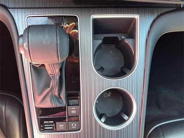 Used 2024 Toyota Sienna XLE Woodland Edition image 25