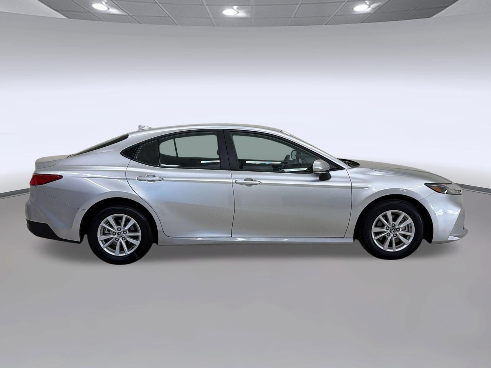 Used 2025 Toyota Camry LE FWD image 8