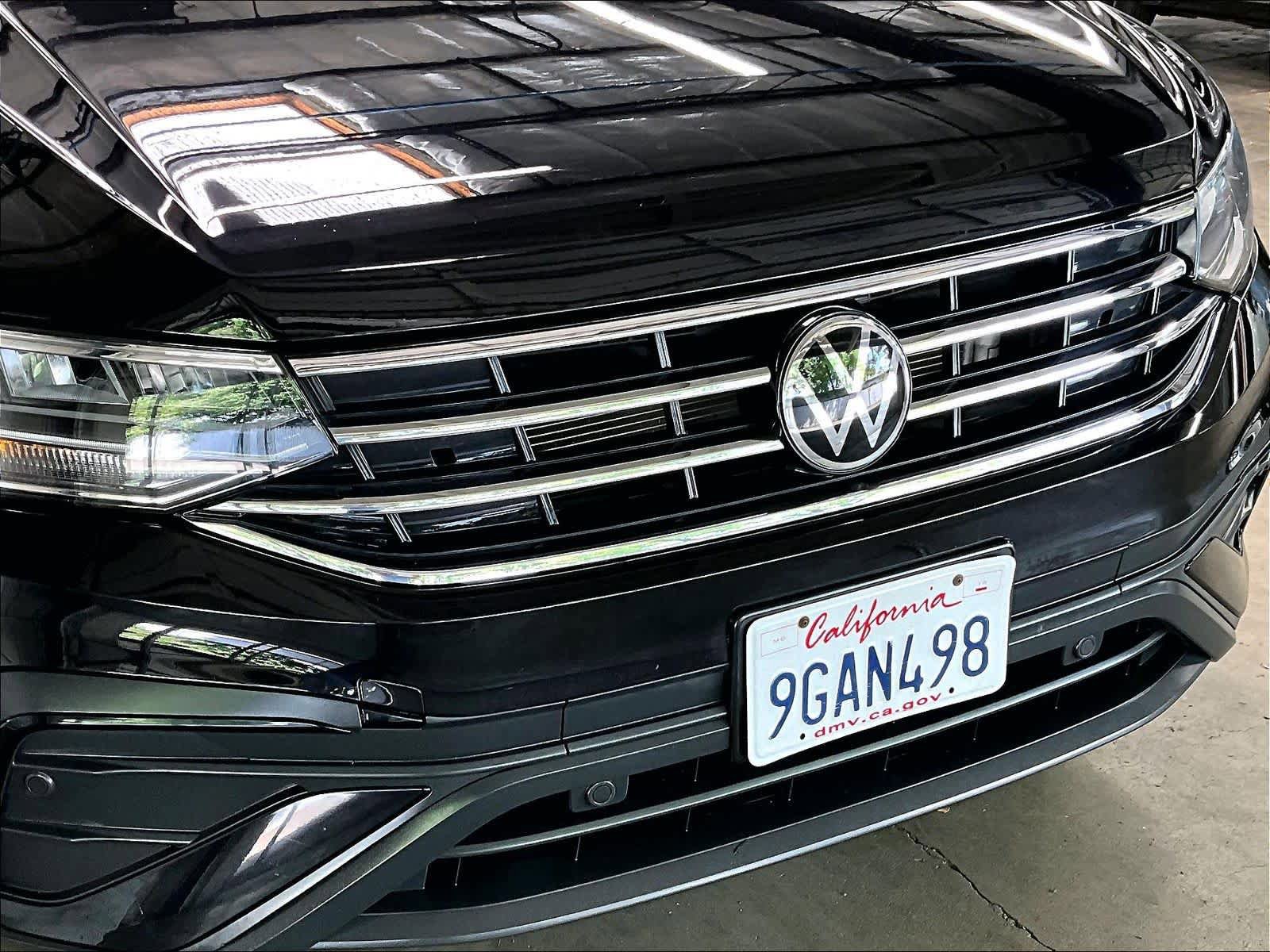 Used 2023 Volkswagen Tiguan SE w/ Panoramic Sunroof Package FWD image 34