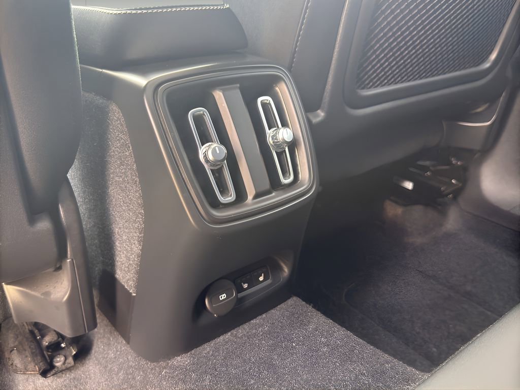 Used 2023 Volvo C40 P8 Recharge Ultimate AWD/4WD image 22