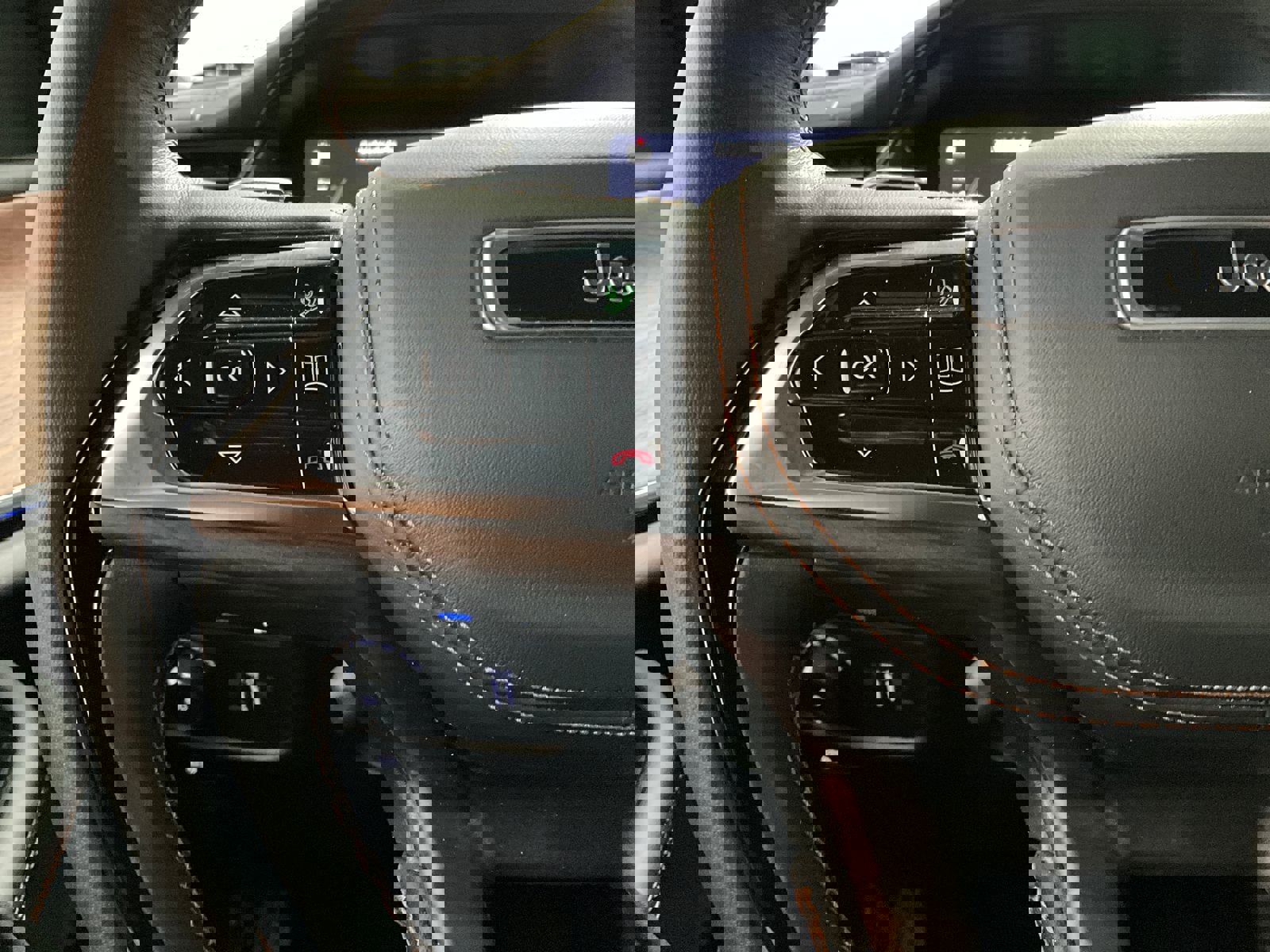 Used 2025 Jeep Grand Cherokee Summit image 17