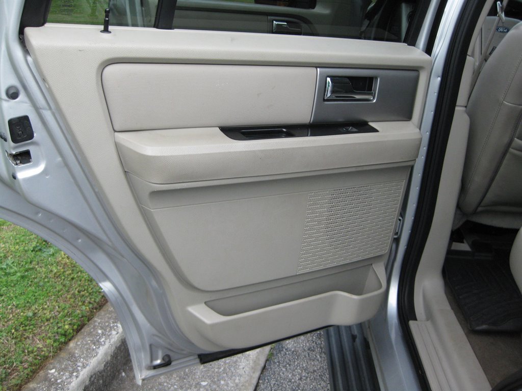 Used 2013 Ford Expedition Limited RWD image 28