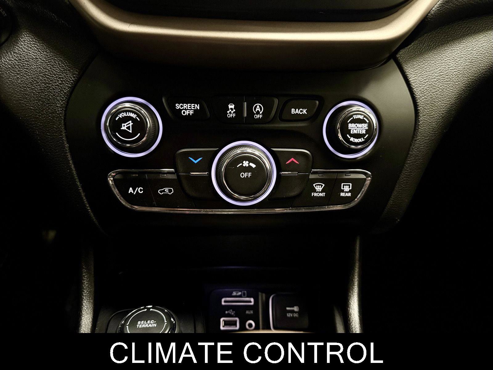 Used 2017 Jeep Cherokee Latitude w/ Cold Weather Group image 22