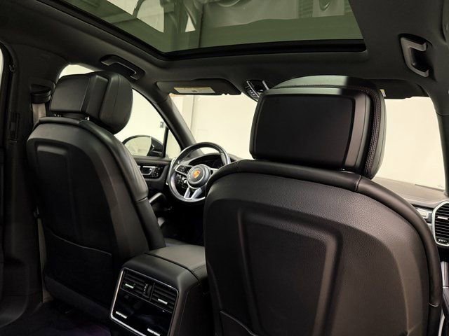 Certified 2023 Porsche Cayenne Platinum Edition image 26