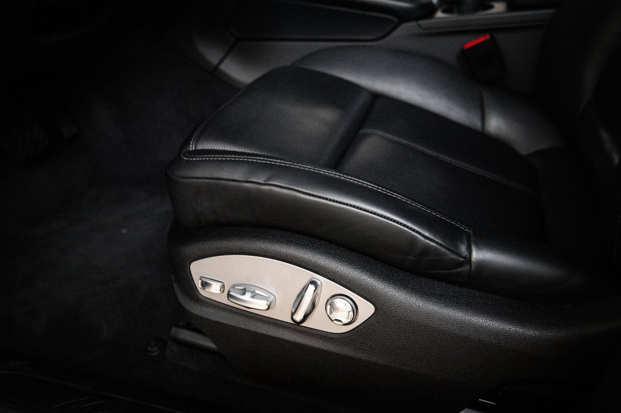 Certified 2023 Porsche Macan AWD/4WD image 14