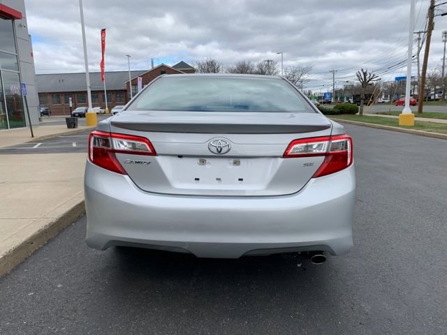 Used 2014 Toyota Camry SE video 4