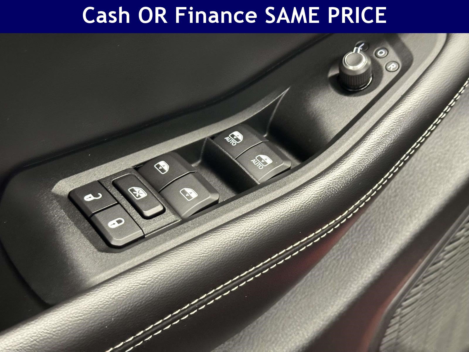 Used 2025 Jeep Grand Cherokee Laredo X w/ Luxury Tech Group I AWD/4WD image 19